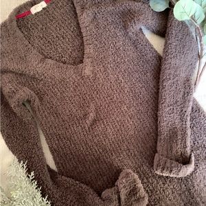 Taylor & Sage v neck soft sweater size small